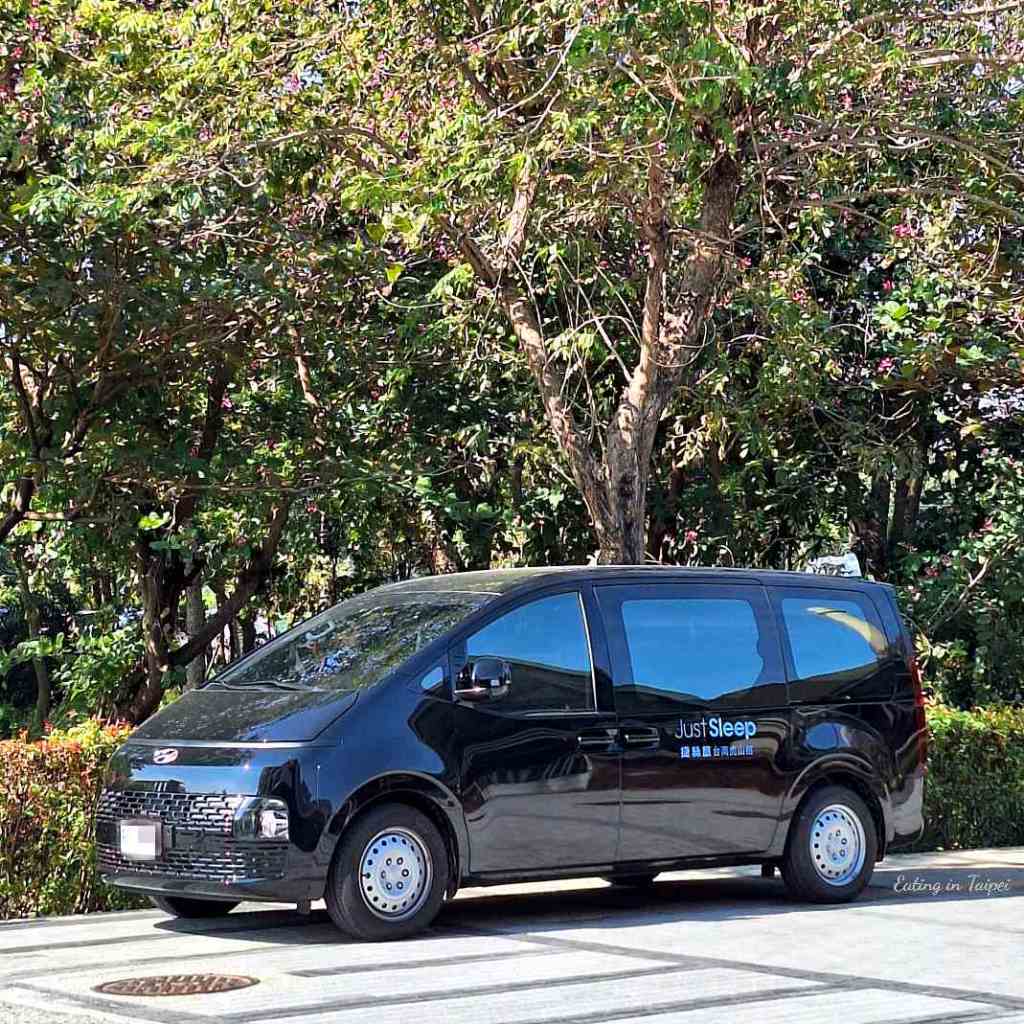 Just Sleep Tainan shuttle car