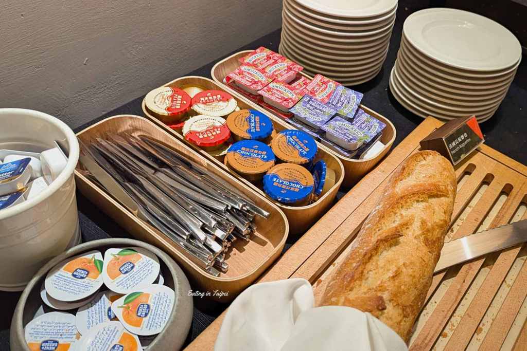 Silks Place Tainan Robins breakfast bread jam