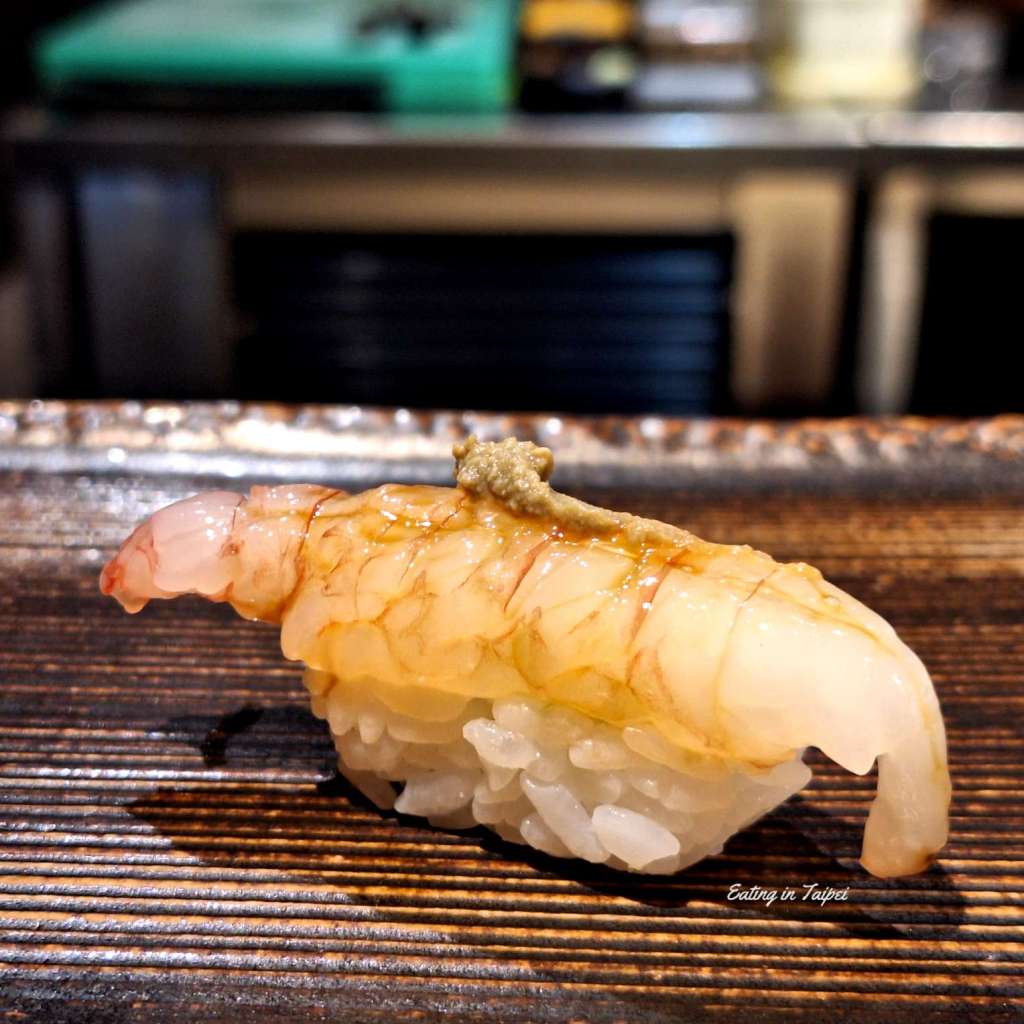 Yo sushi prawn with crab roe